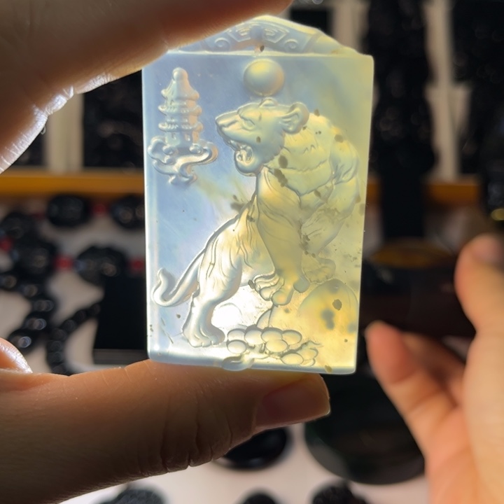 蛇纹石玉未镶嵌颈饰