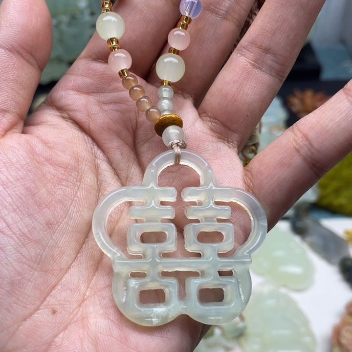 蛇纹石玉未镶嵌颈饰