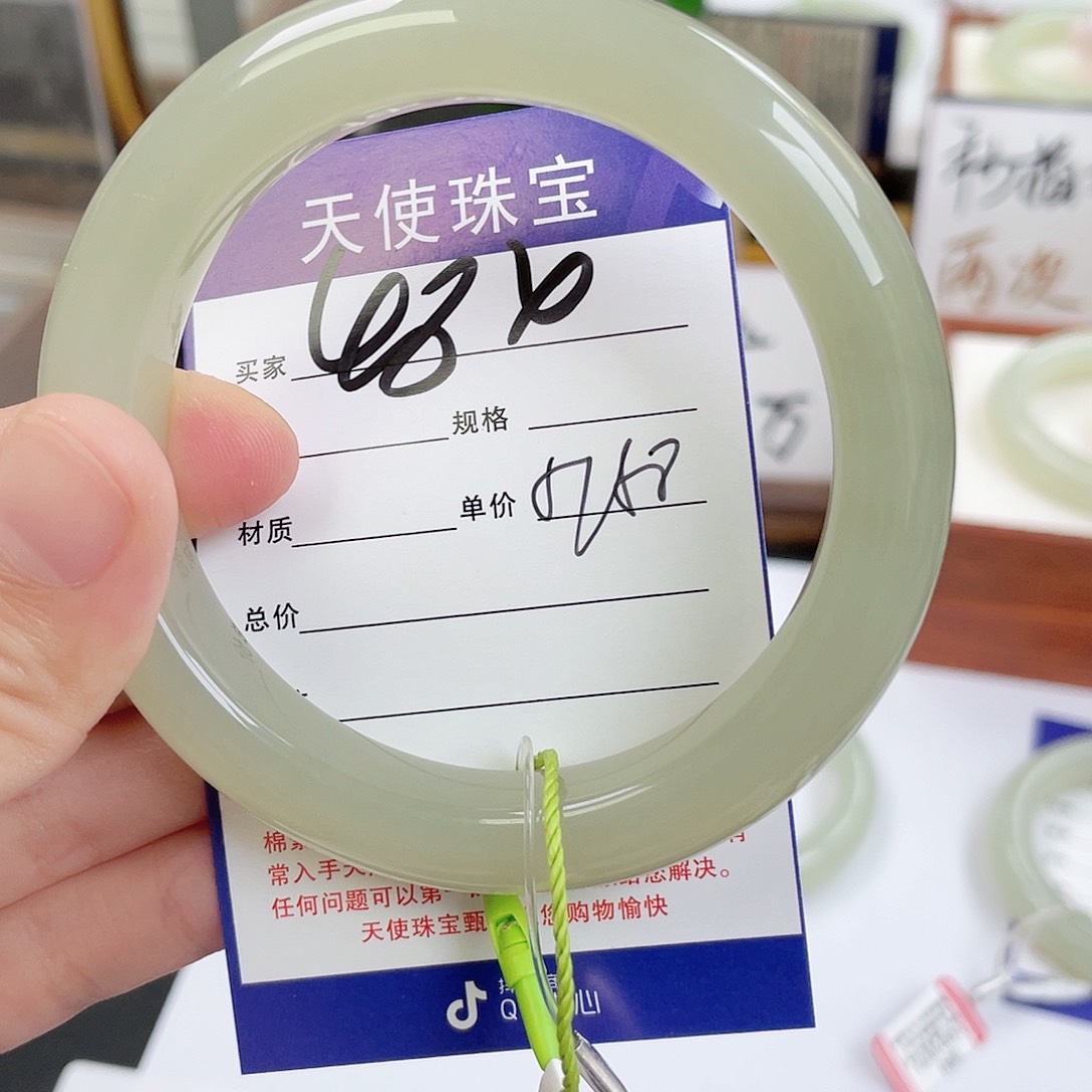 和田玉手镯未镶嵌