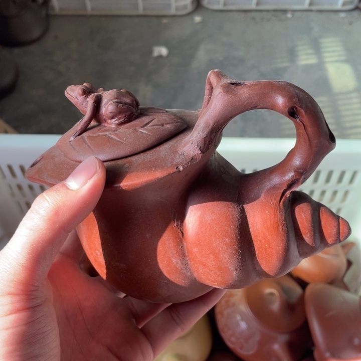 紫砂茶壶老厂紫砂壶一件。