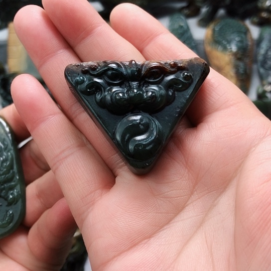 岫岩河磨玉（透闪石质玉）挂件未镶嵌