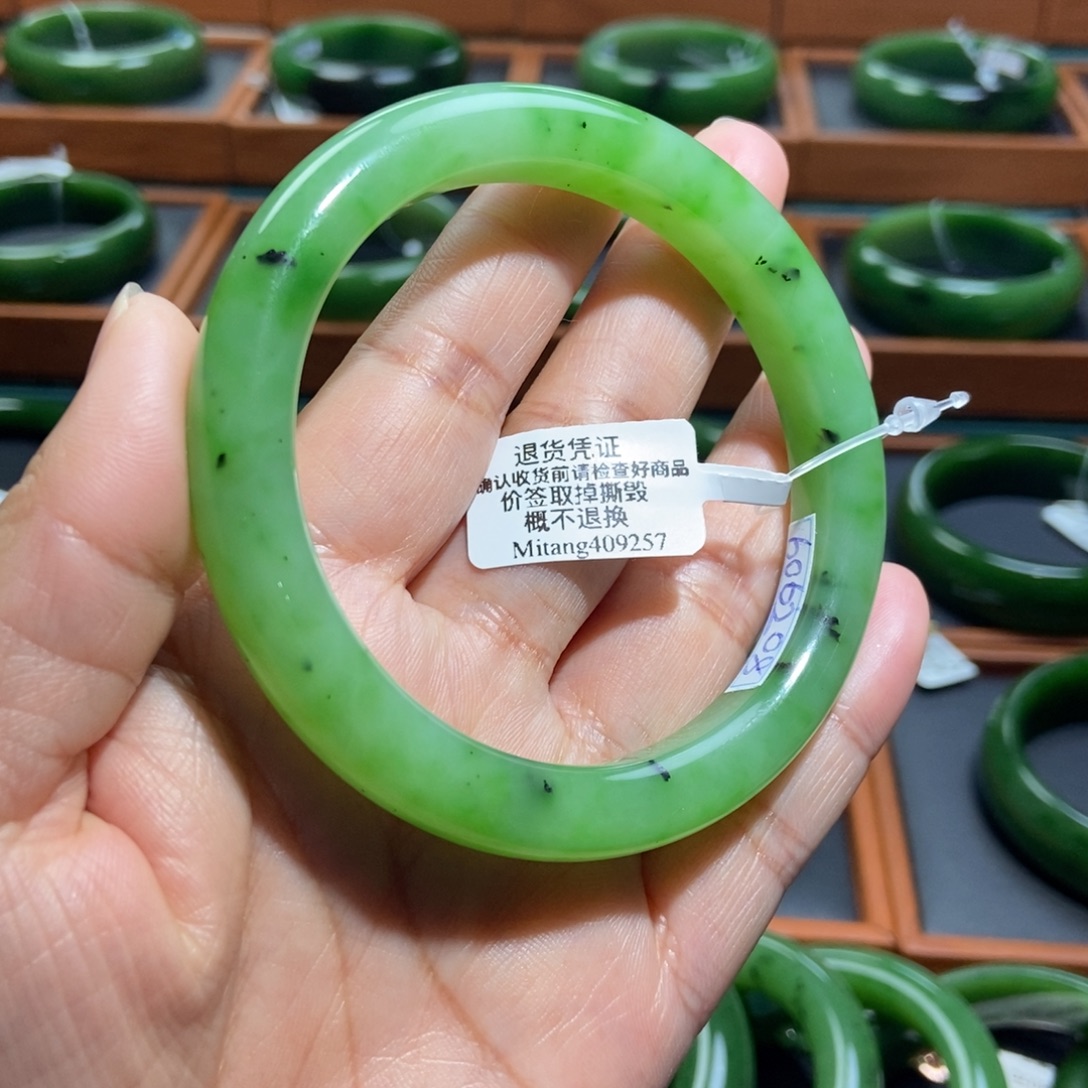 和田玉（碧玉）未镶嵌手镯苹果绿6061