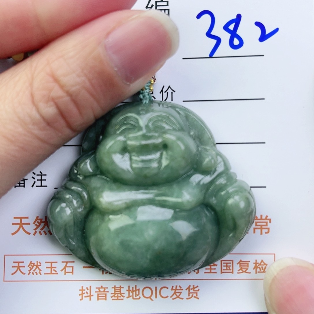 翡翠颈饰未镶嵌佛公微瑕