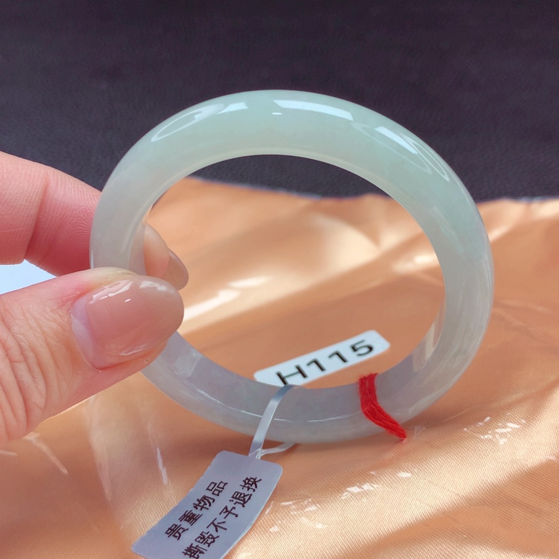 翡翠手镯未镶嵌手镯88