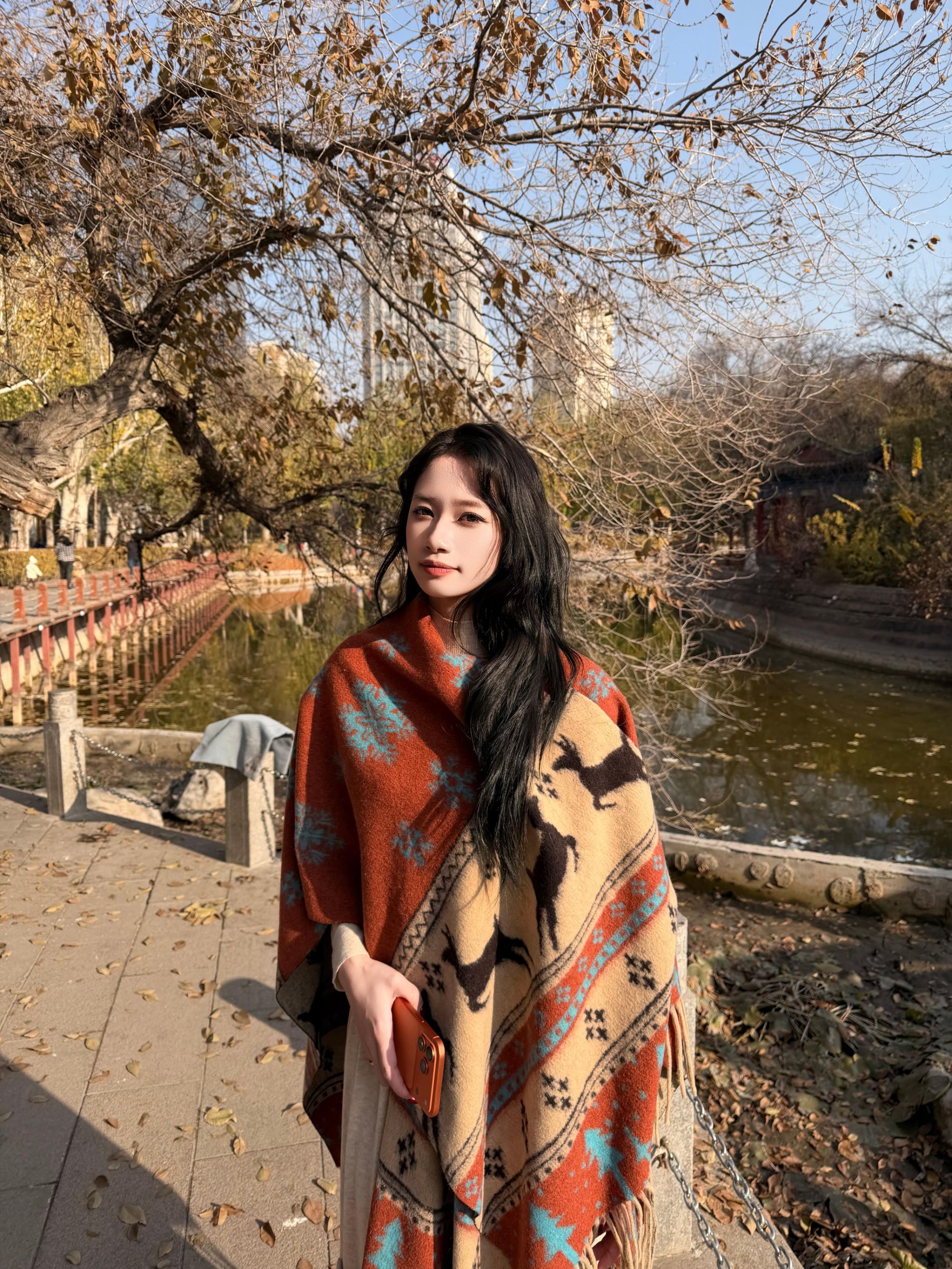 【橘色小鹿】明星同款高品质女士冬季保暖开叉斗篷式披肩围巾