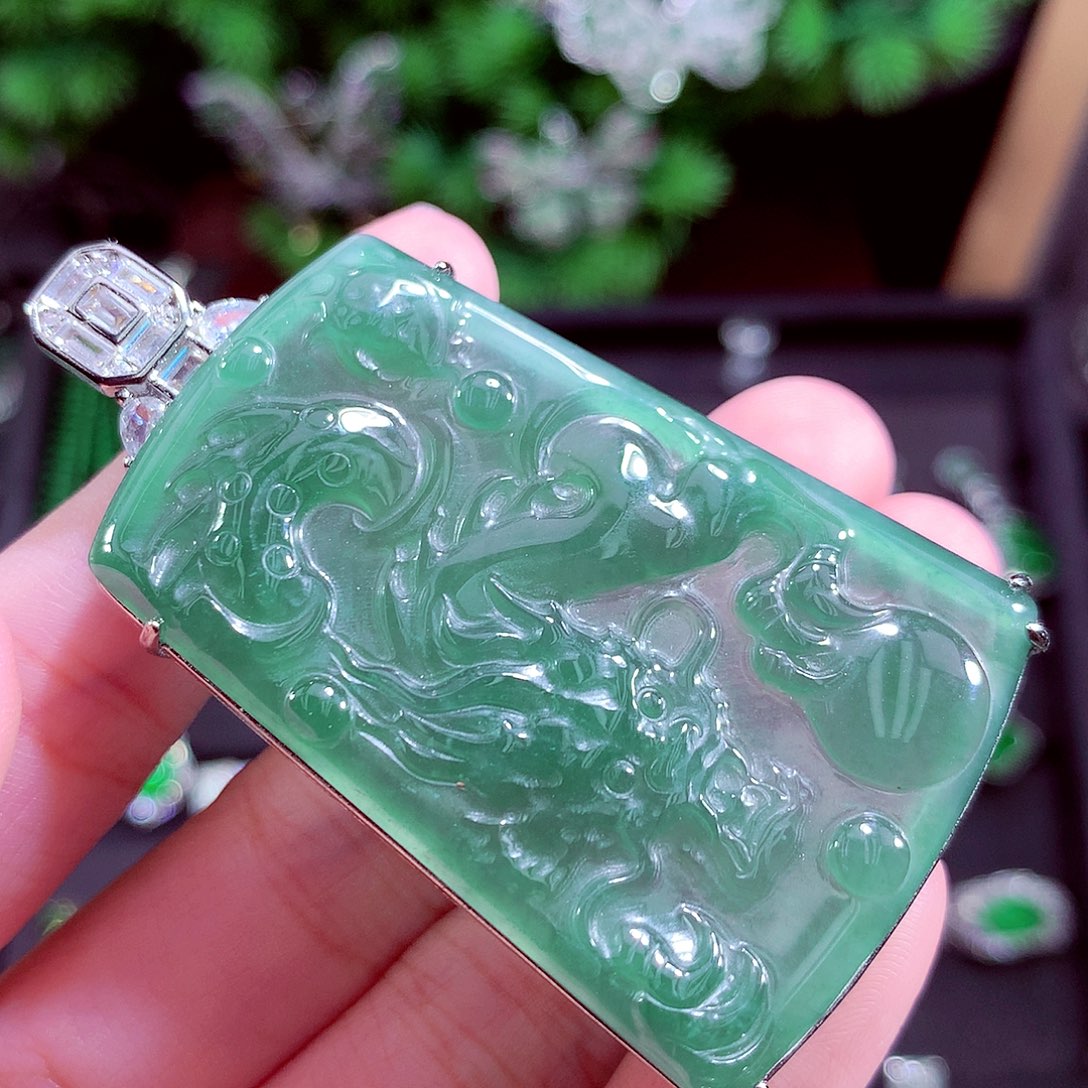 颈饰未镶嵌翡翠天然