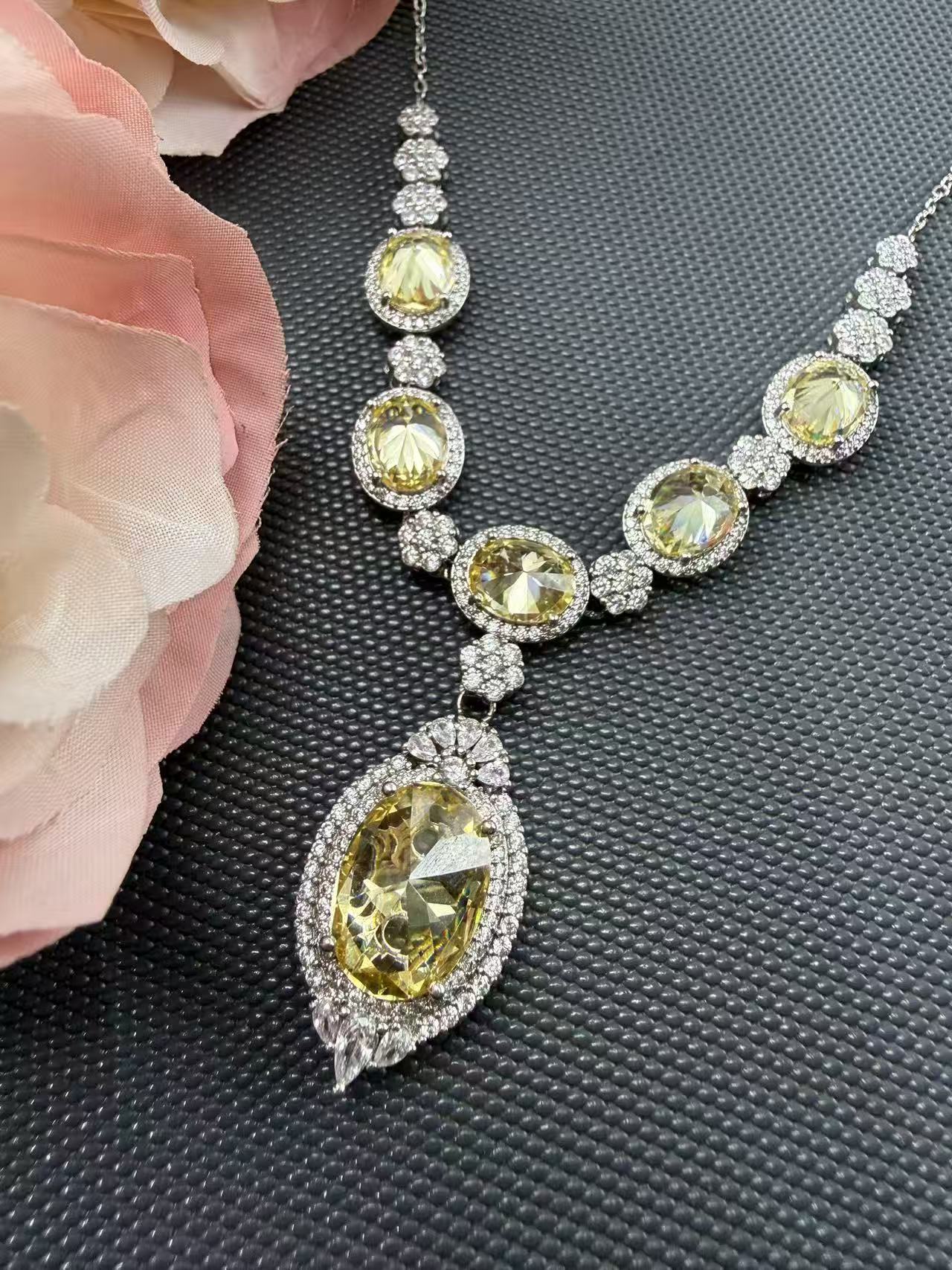 钛钢吊坠 黄韵清风项链 WW7AF3