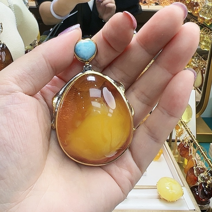 琥珀未镶嵌珠宝奇石