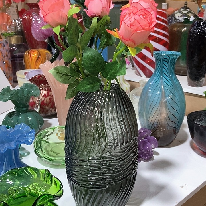 琉璃高30厘米烟灰色花瓶
