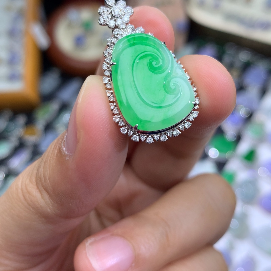 翡翠18K金镶嵌吊坠(不含链)签收后48小时鉴赏期