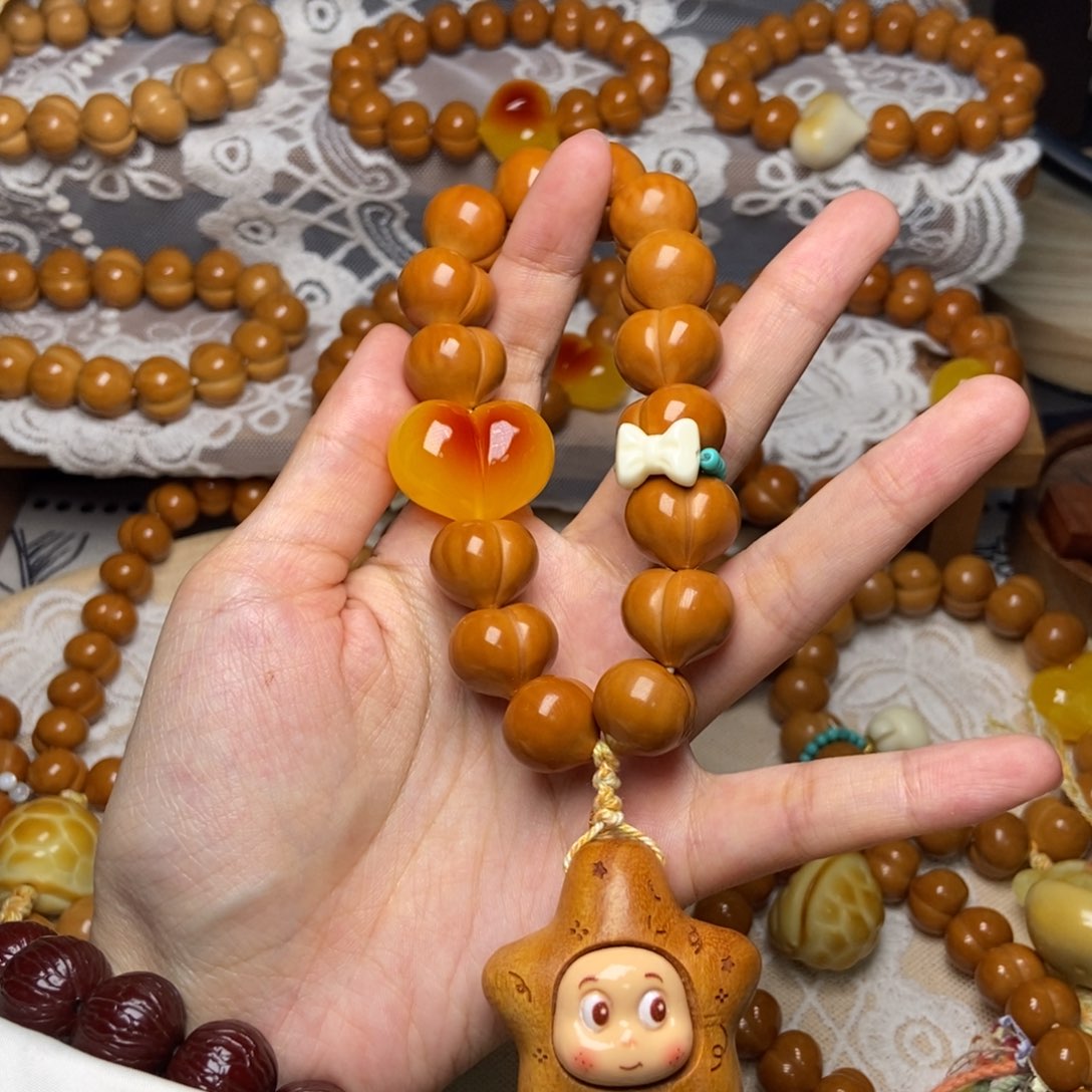 吊坠猴头核桃屁桃玻璃底卡16