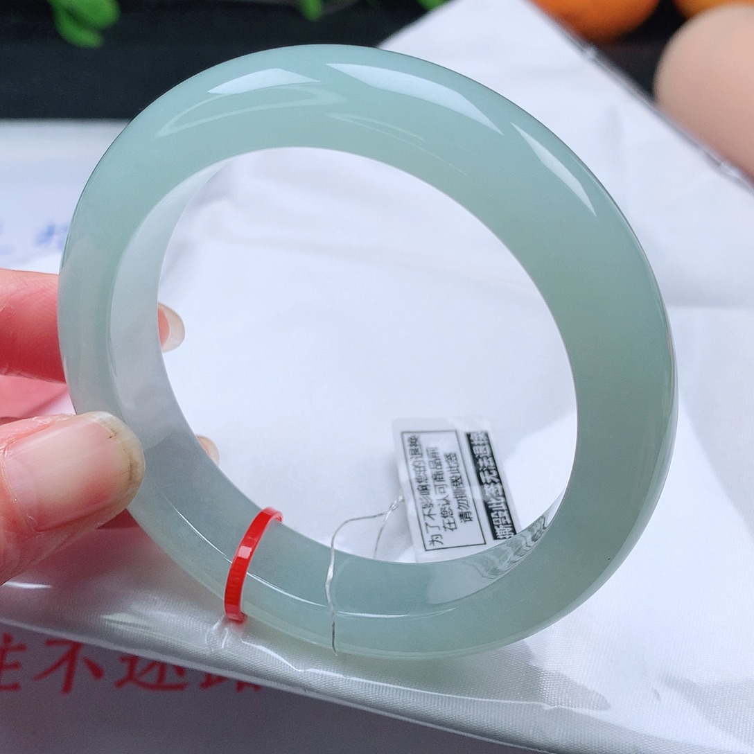 翡翠手镯未镶嵌56圈
