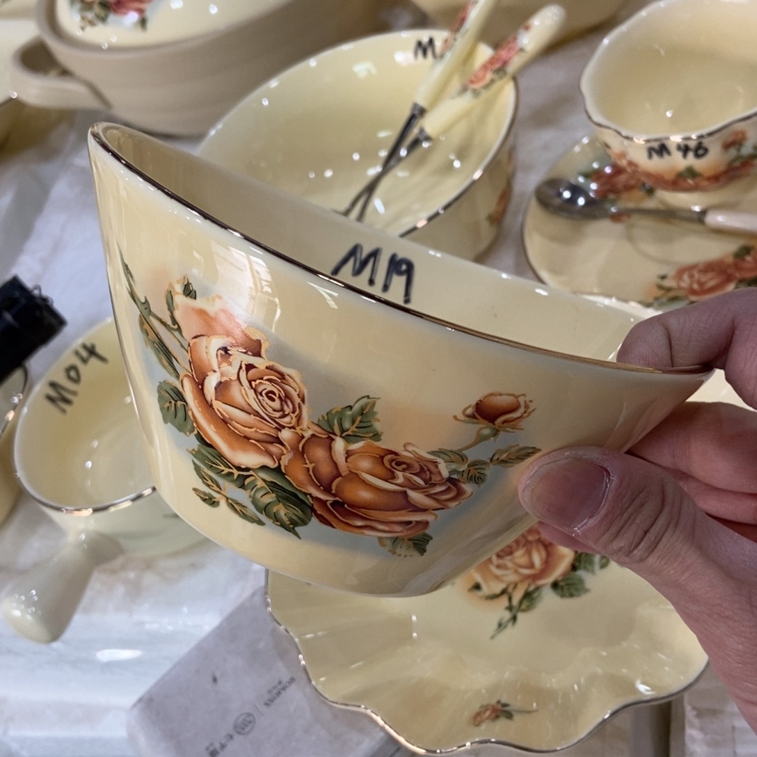 星博陶瓷…………………19