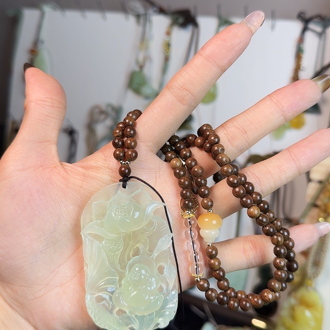 八***香蛇纹石玉未镶嵌颈饰