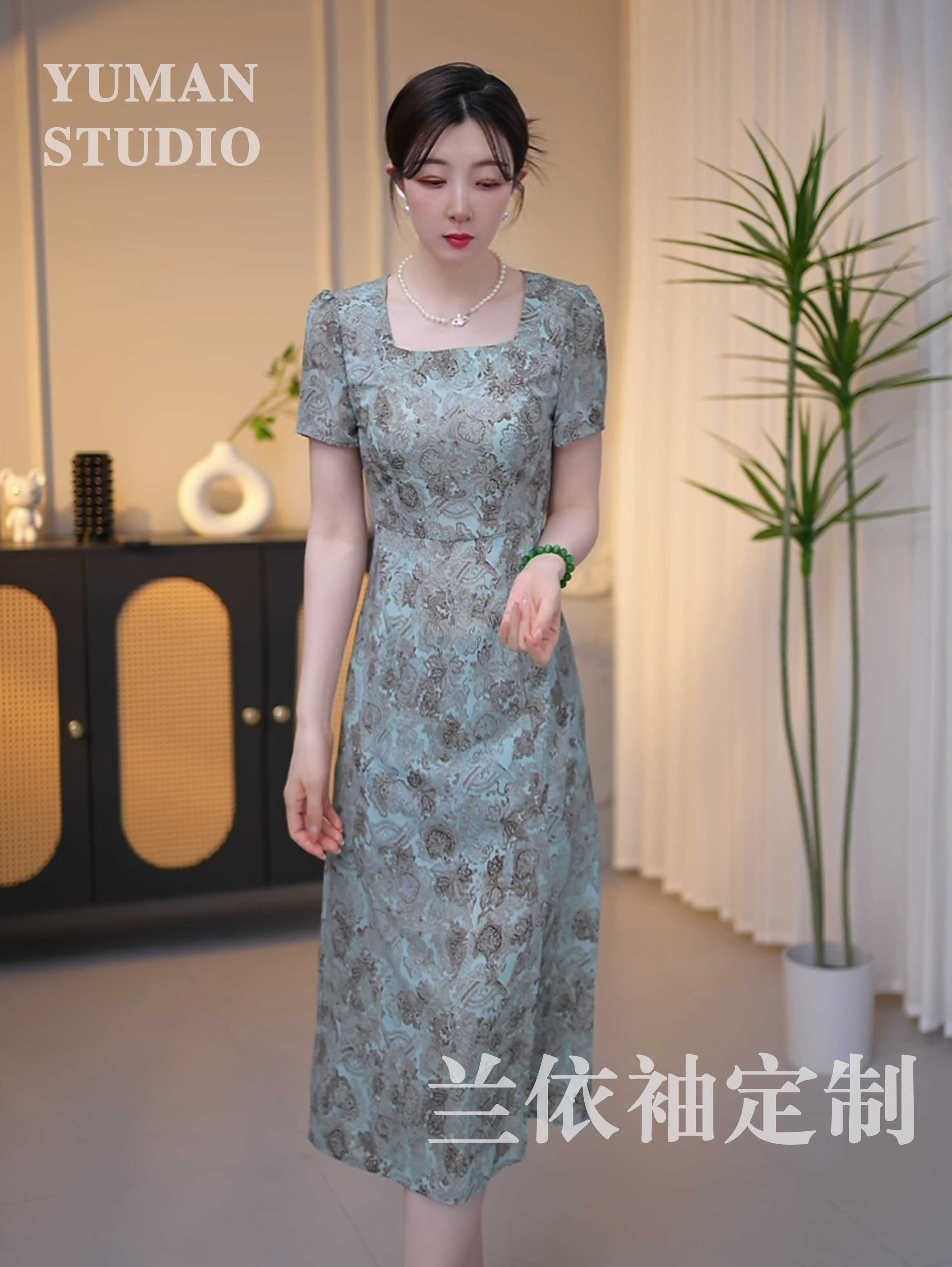 -【塞纳河畔】--静谧蓝时尚气质小众优雅复古收腰碎花连衣裙