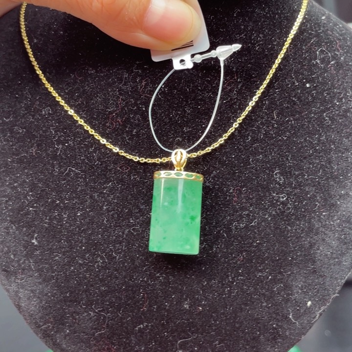 石英质玉吊坠(不含链)18K金镶嵌