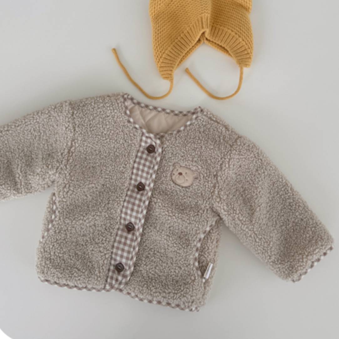 57027-1奶小西格子拼接外套