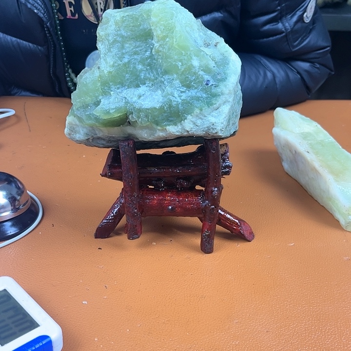 蛇纹石玉原石未镶嵌5