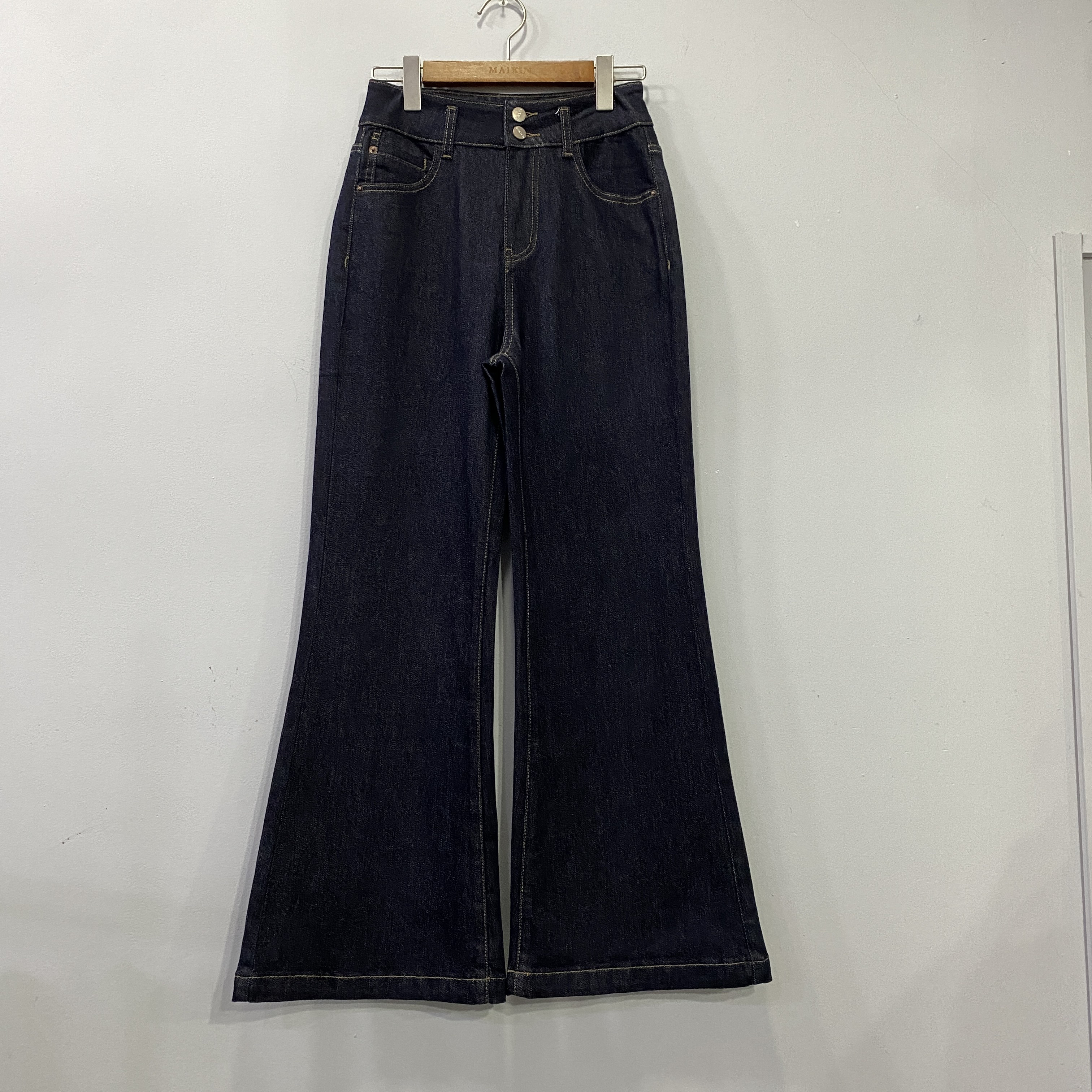 麦寻秋季新款KCNHS06A藏青蓝高腰微喇裤长度101左右牛仔裤显瘦女
