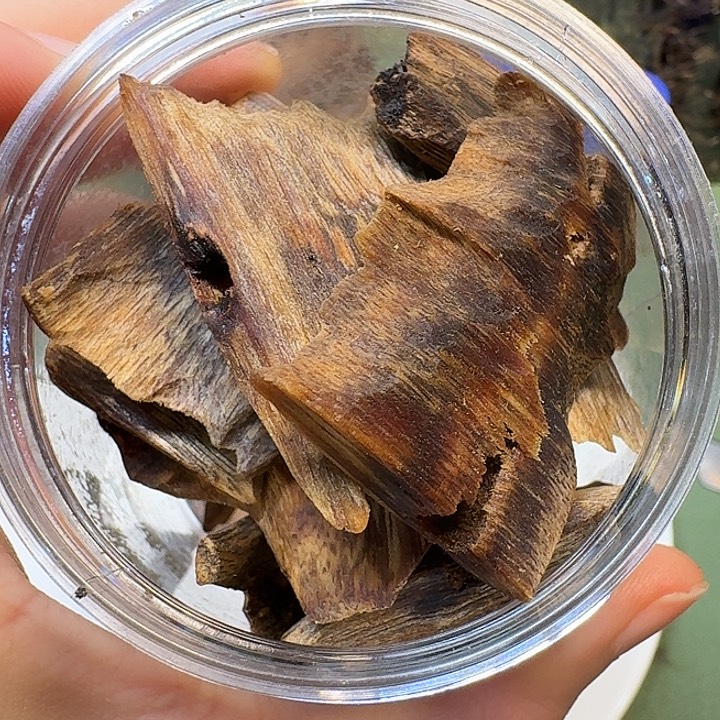 简***妮沉香碎屑沉香海南高端陆河树心油醇化老料