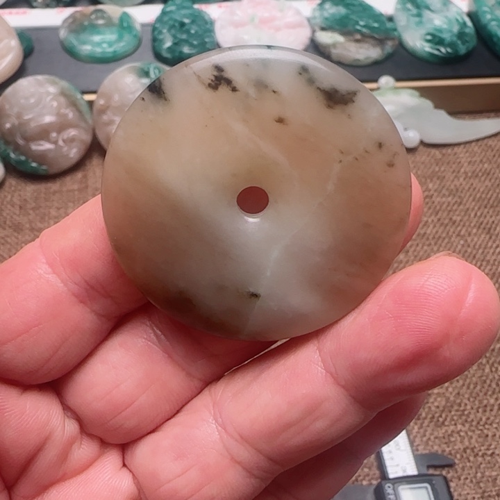 独山玉未镶嵌颈饰