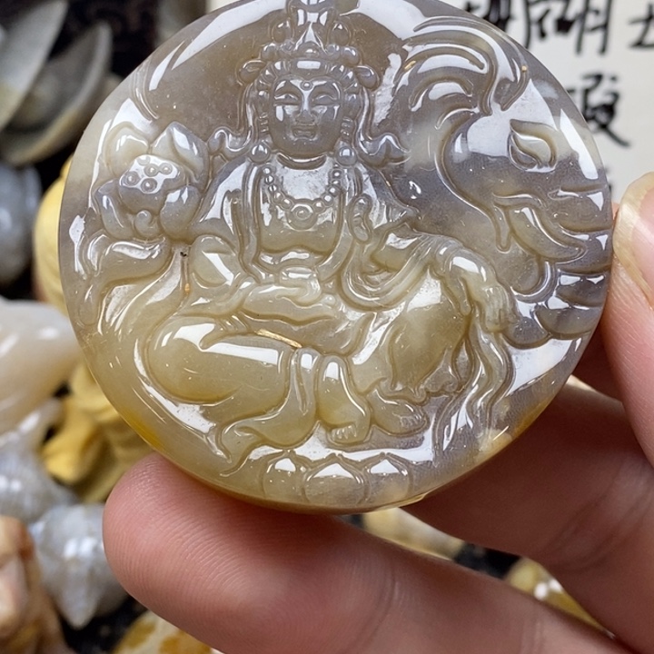 硅化珊瑚（珊瑚玉）未镶嵌颈饰