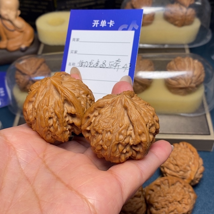 【闪购商品】文玩核桃把件政御龙整本