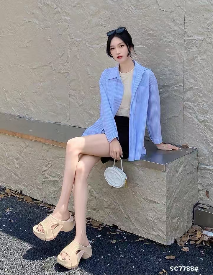 套趾四季日常方跟增高夏季一字拖厚底拖鞋透气洞洞