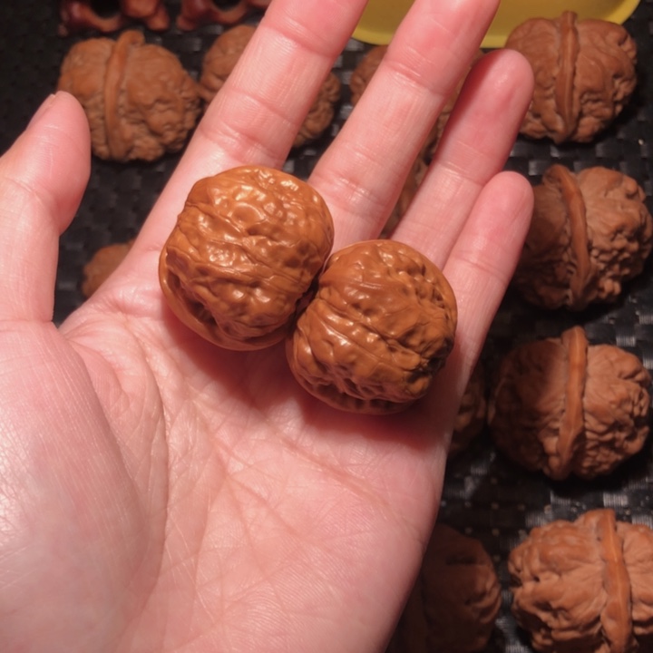 谢***东文玩核桃把件蛤蟆