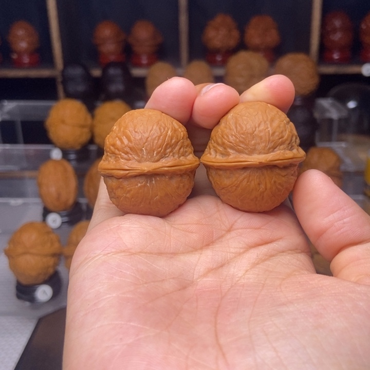 文玩核桃吊坠小红蛇114
