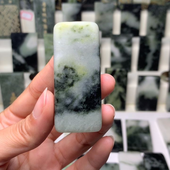 独山玉颈饰未镶嵌