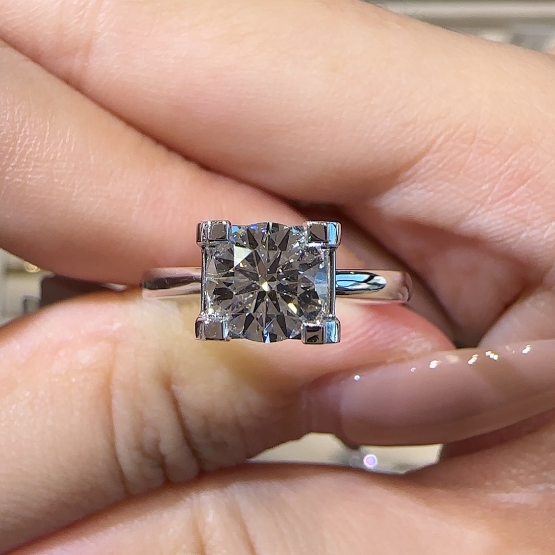 铂Pt950镶嵌实验室培育钻石牛头1卡18