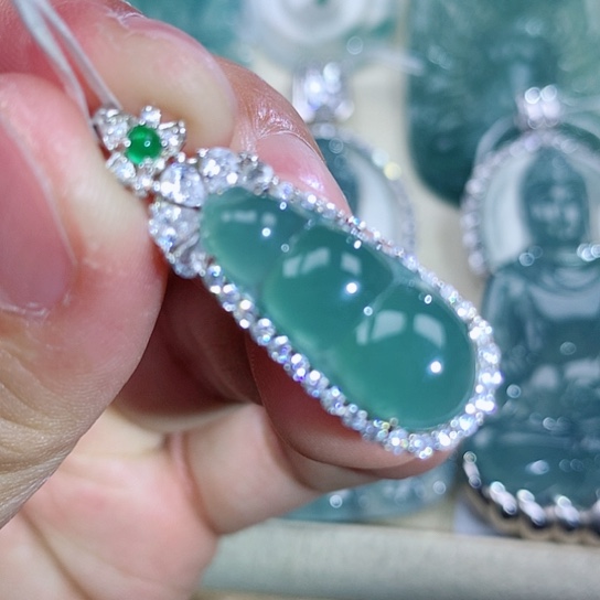 【闪购商品】翡翠颈饰银S925镶嵌天然翡翠