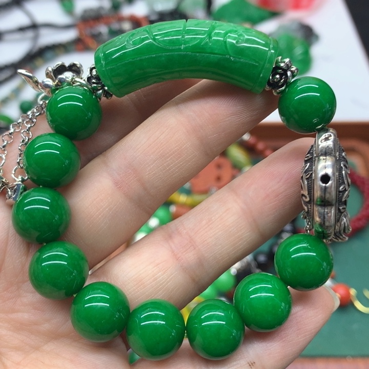 颈饰未镶嵌翡翠吊坠