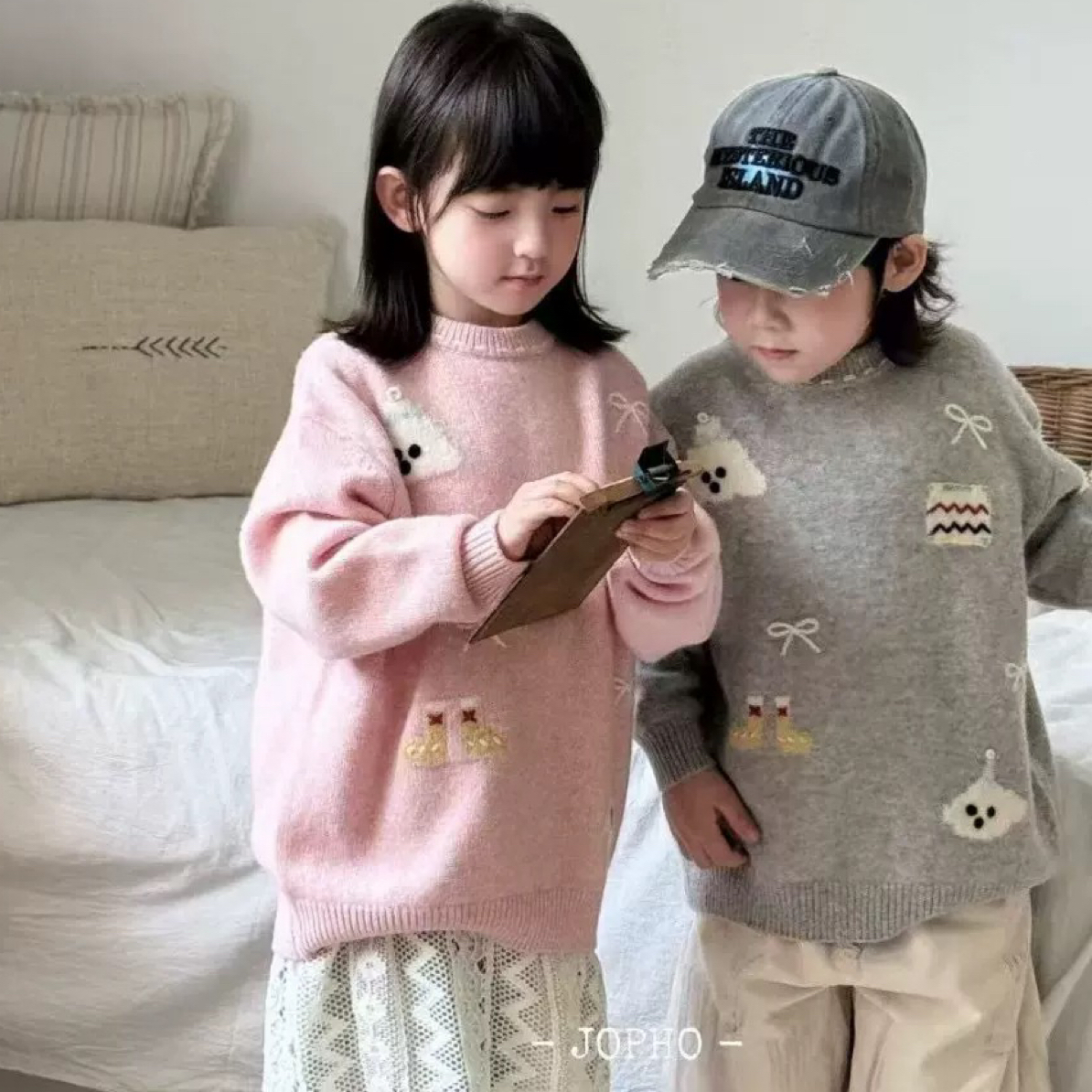 2025休闲风圆领中大童女童毛衣秋冬针织衫雪人小靴子图案