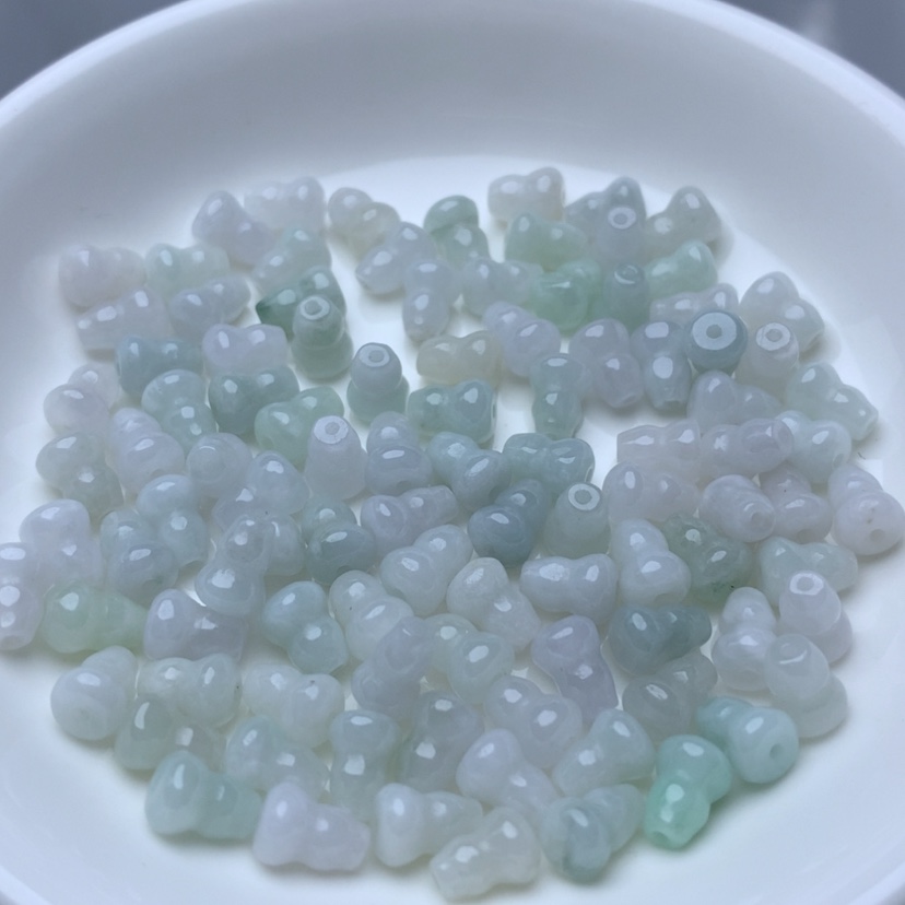 【闪购商品】散珠翡翠卡5.7*7.5冰绿白葫芦100颗