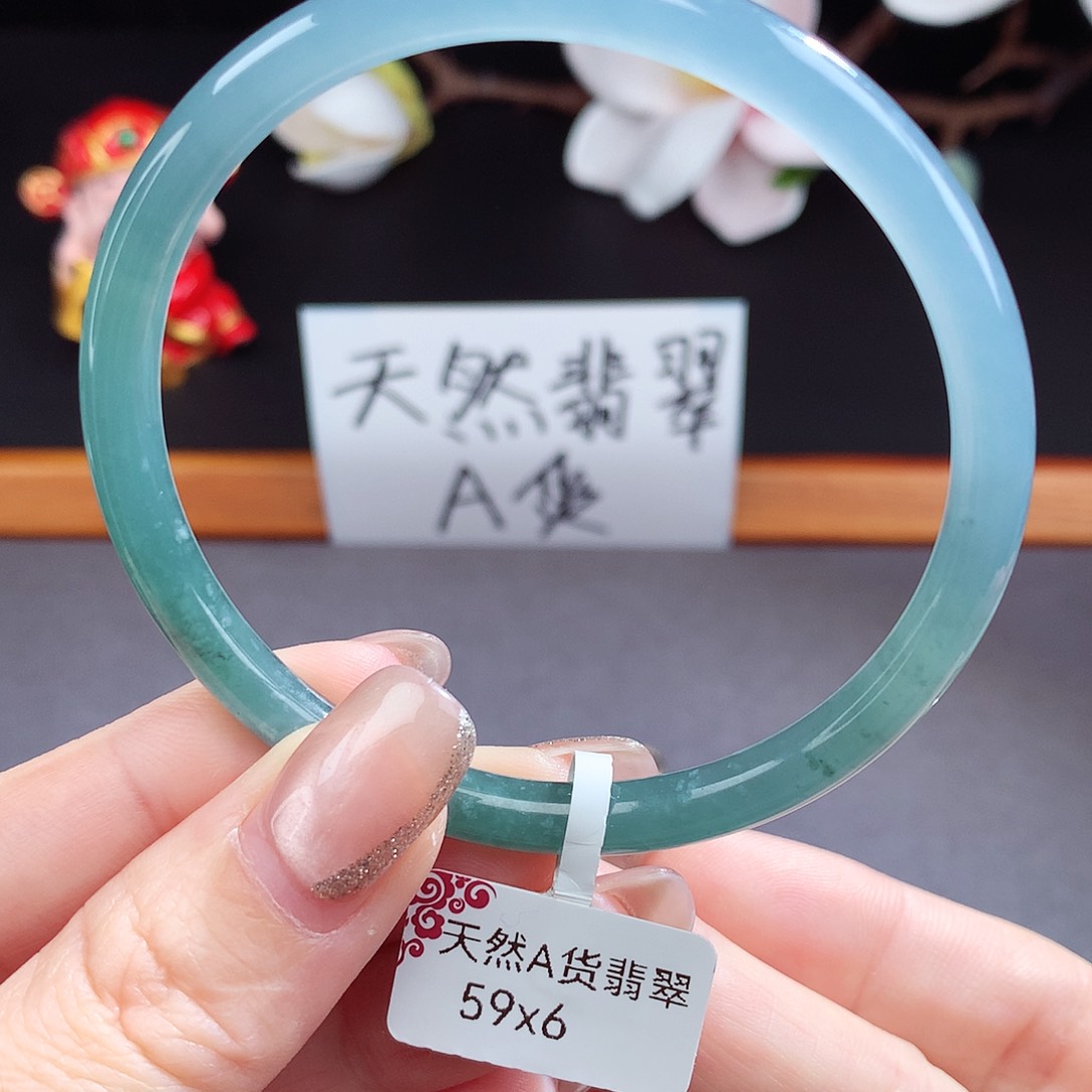 翡翠手镯（圆镯）未镶嵌