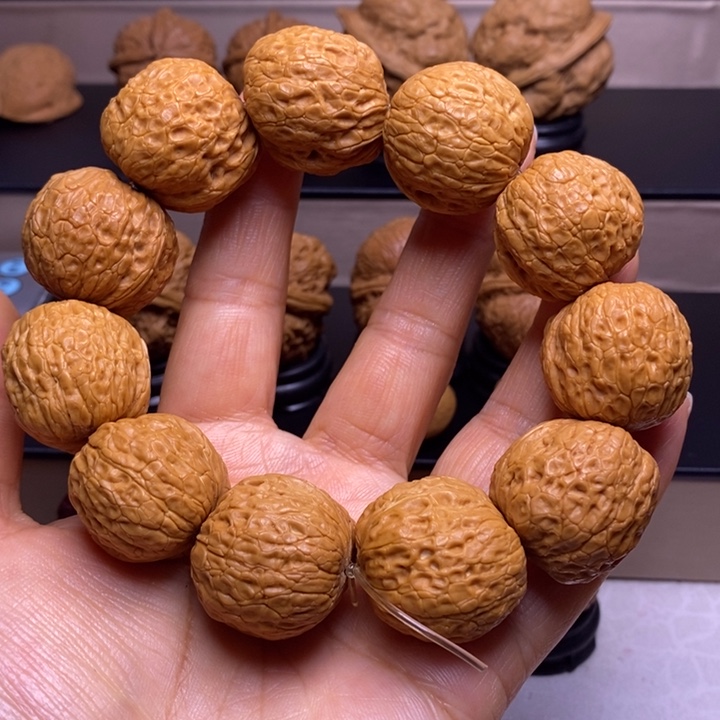 把件文玩核桃鸽子蛋手串69