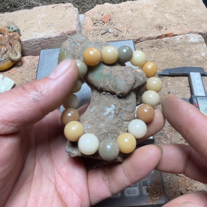 白玉菩提吊坠fhibvvvhjijjhy