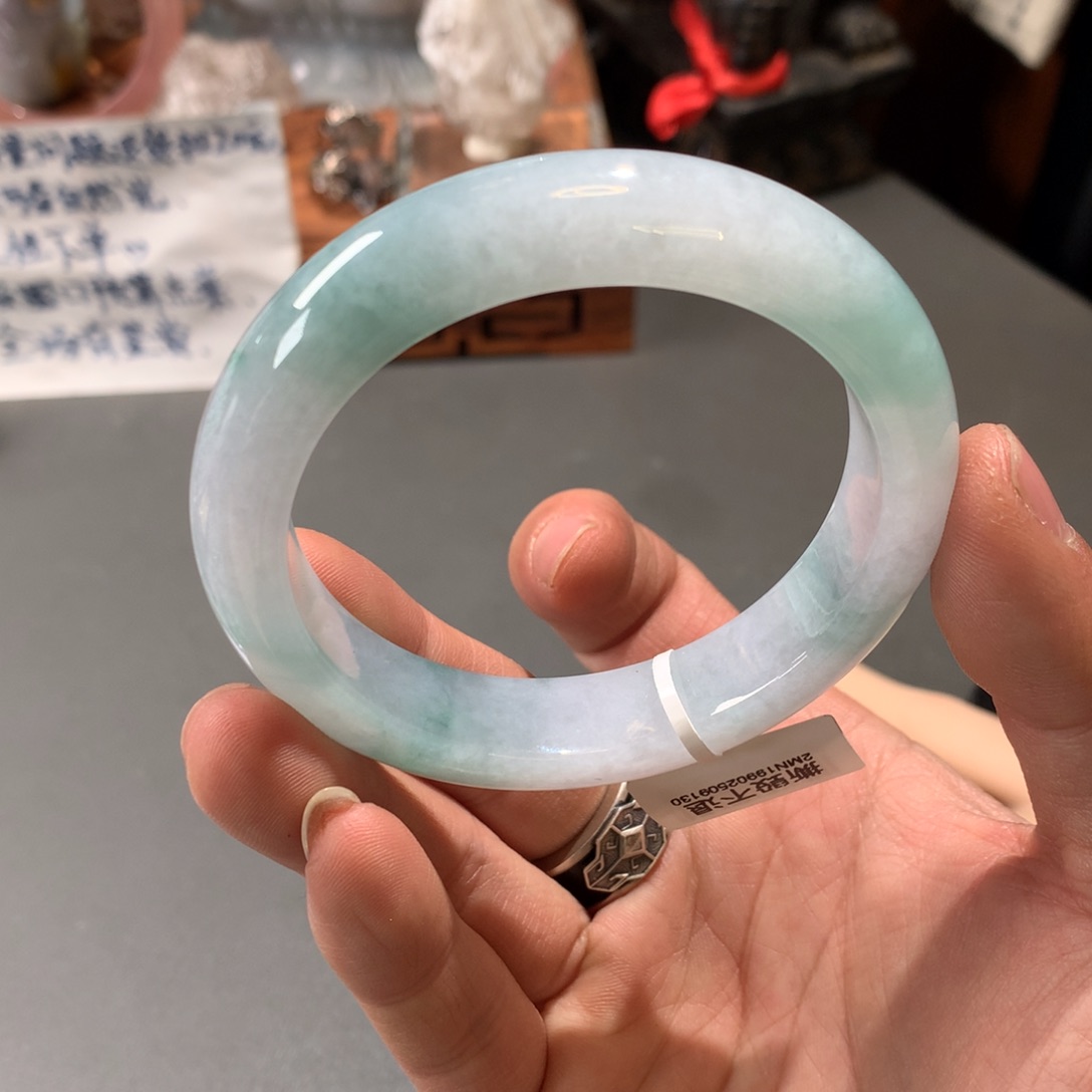 翡翠手镯未镶嵌56.8圈口