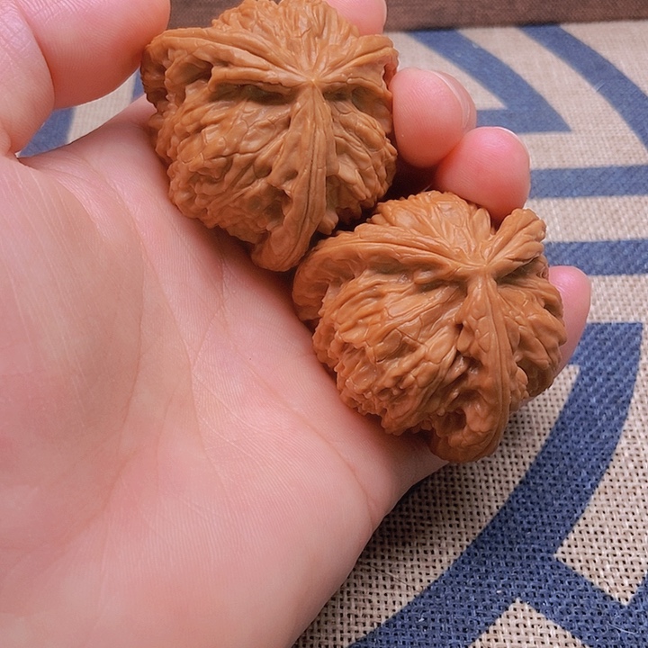 吊坠文玩核桃咸***水三棱