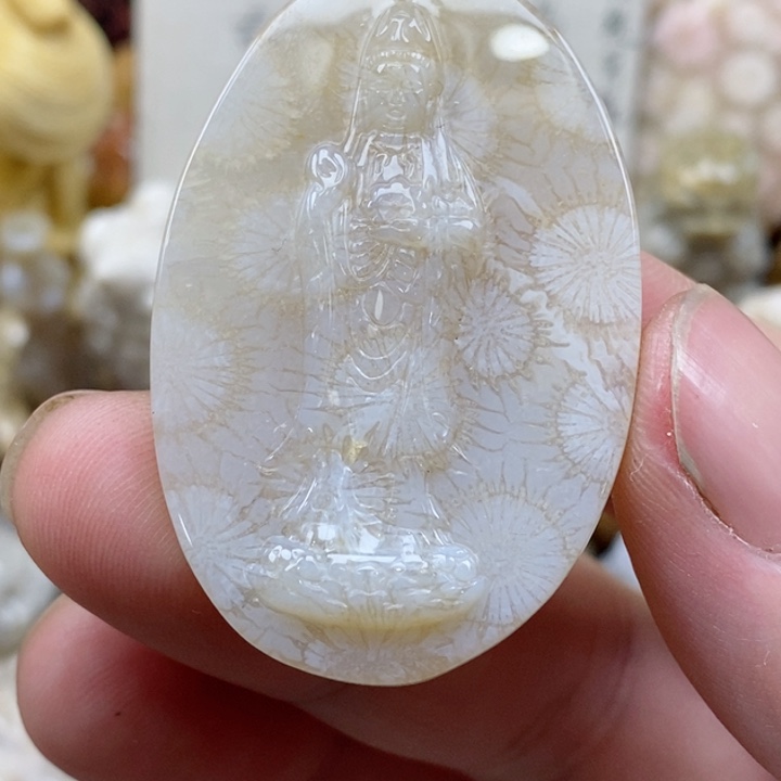 颈饰未镶嵌硅化珊瑚（珊瑚玉）