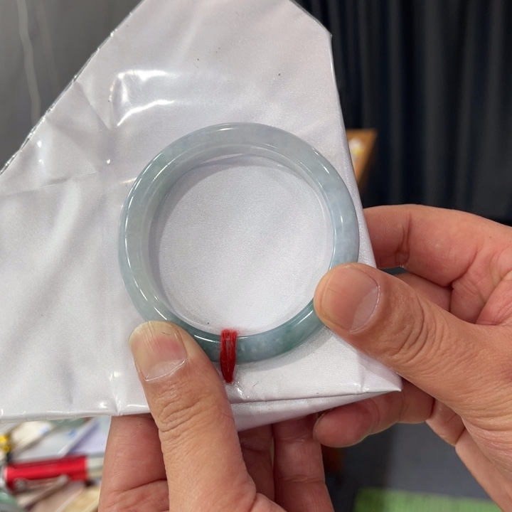 翡翠手镯未镶嵌铝****年