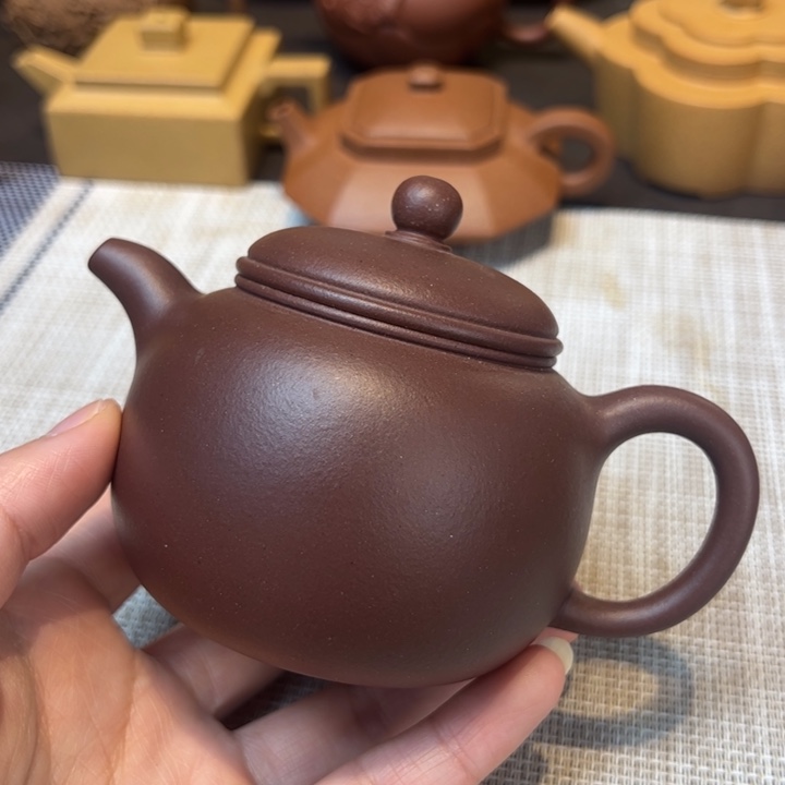 紫砂茶壶匏尊，容量180毫升，紫泥