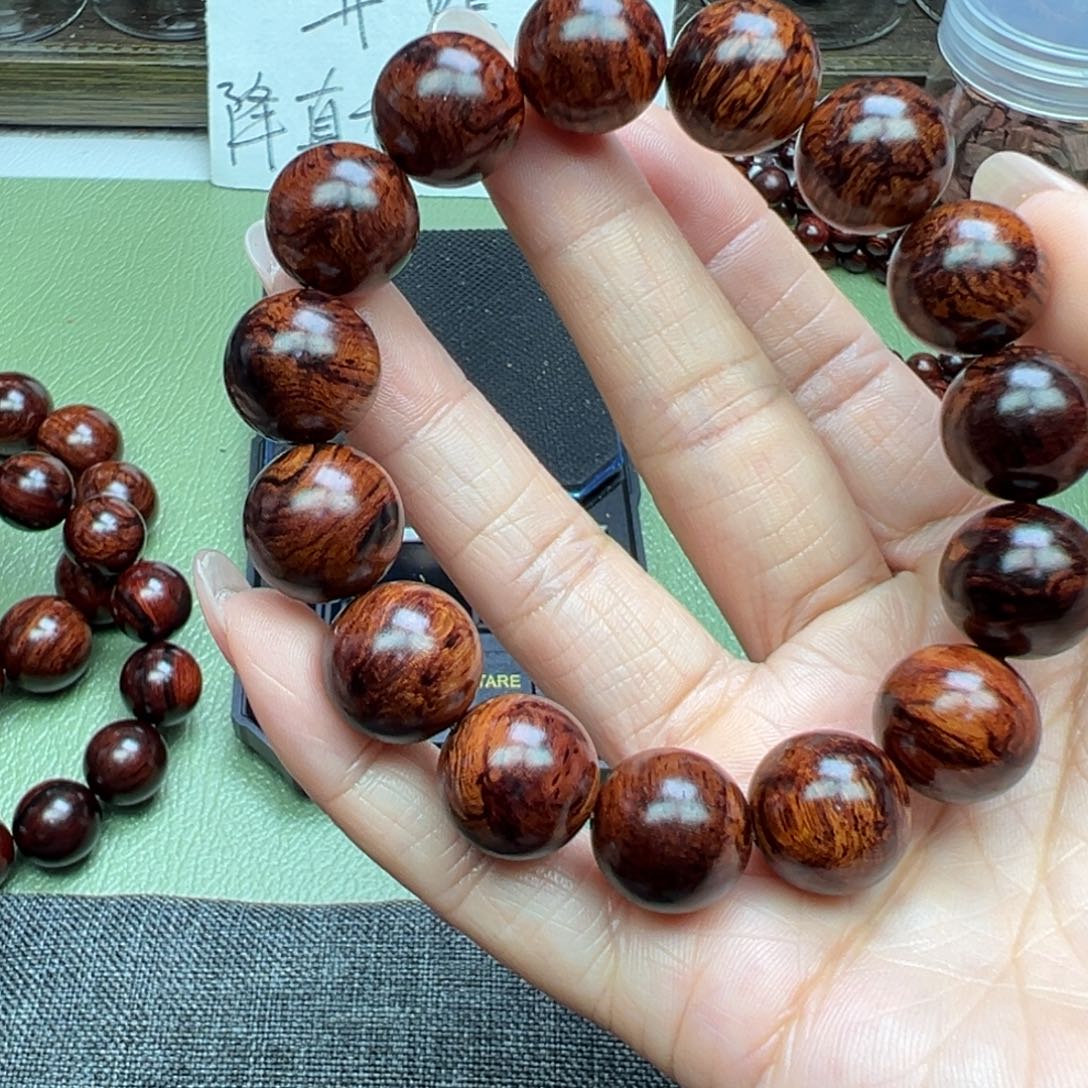 降真香其他东**阳海南红降1.5黑金龙胆水波纹满结油微暇