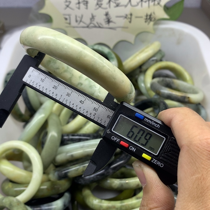 蛇纹石玉未镶嵌手镯30