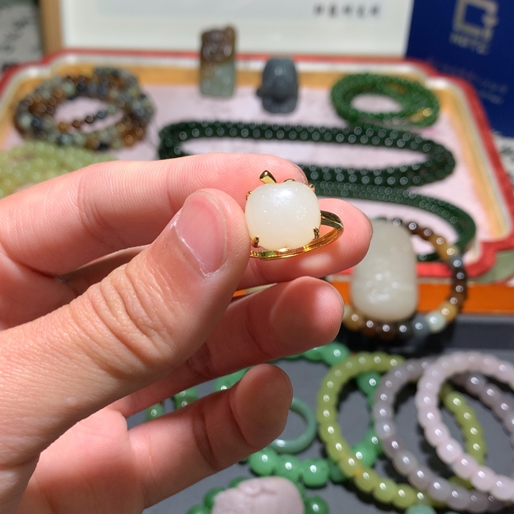 和田玉未镶嵌戒指