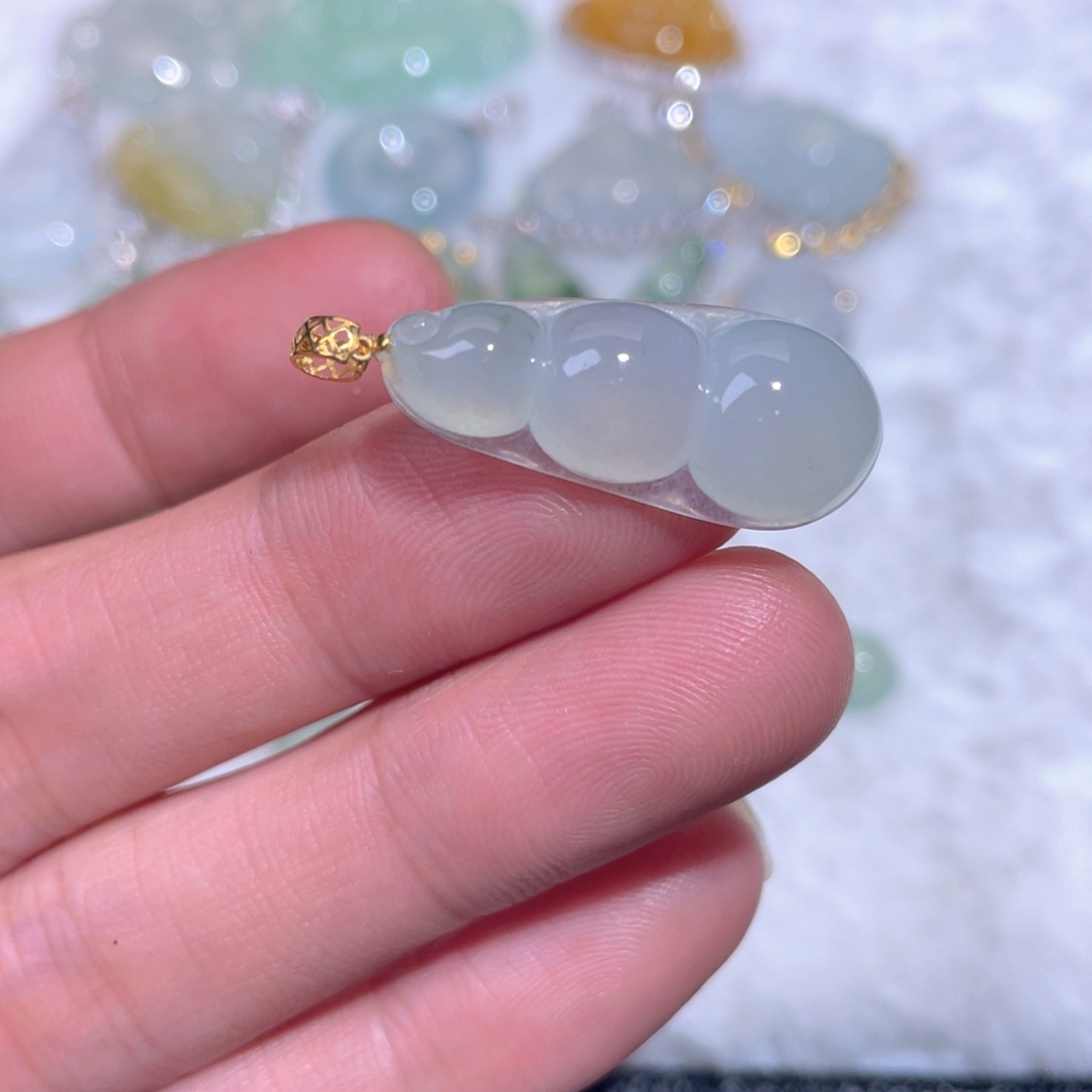 翡翠18K金镶嵌颈饰翡翠