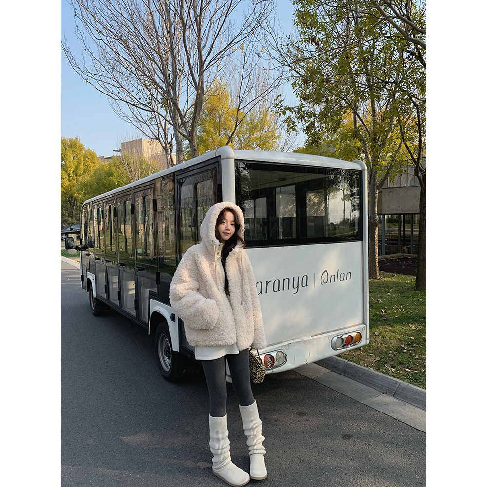 张贝贝 暖绒小奶糕 剪花羊圈绒 皮毛一体绒绒外套