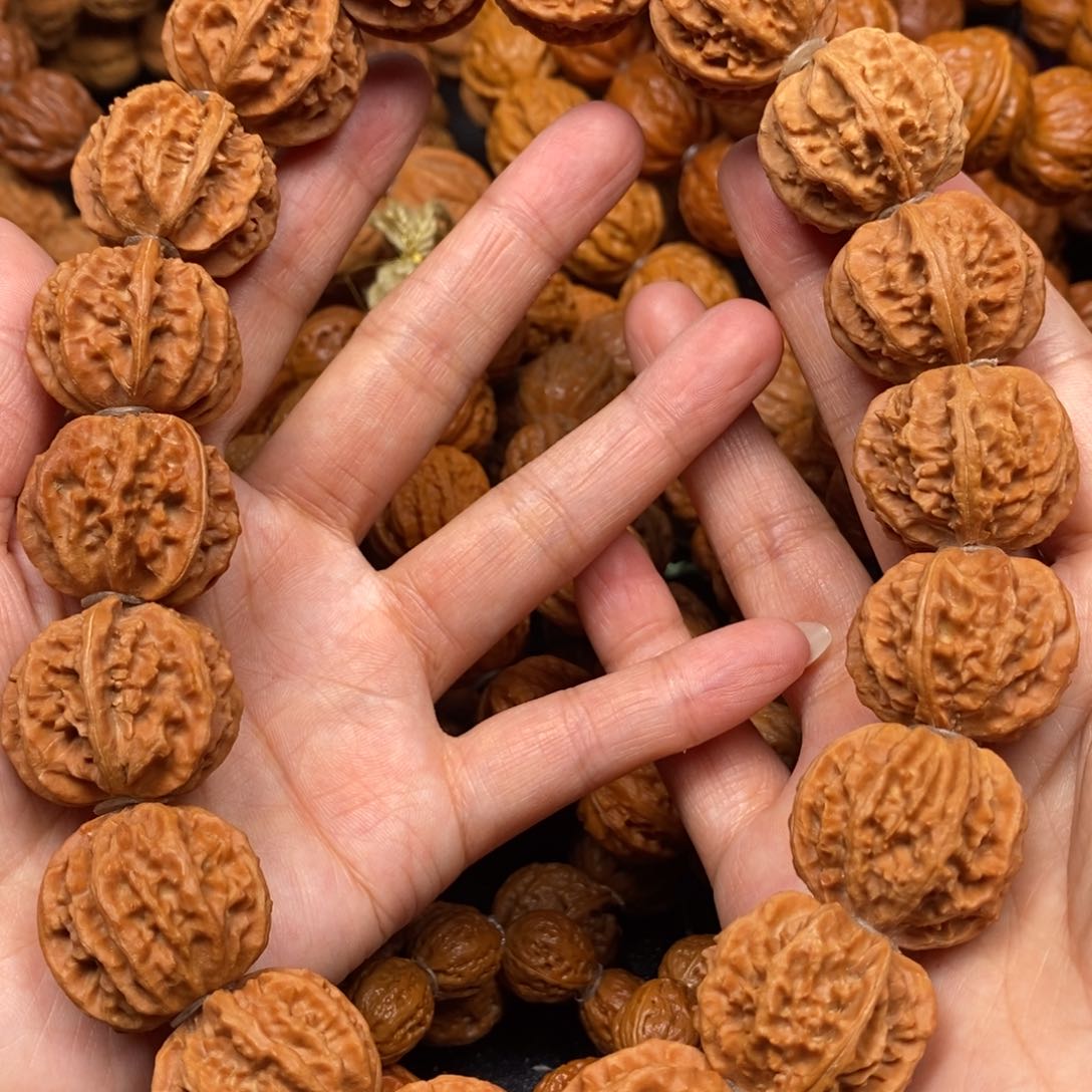 桃核手串龙脊背，